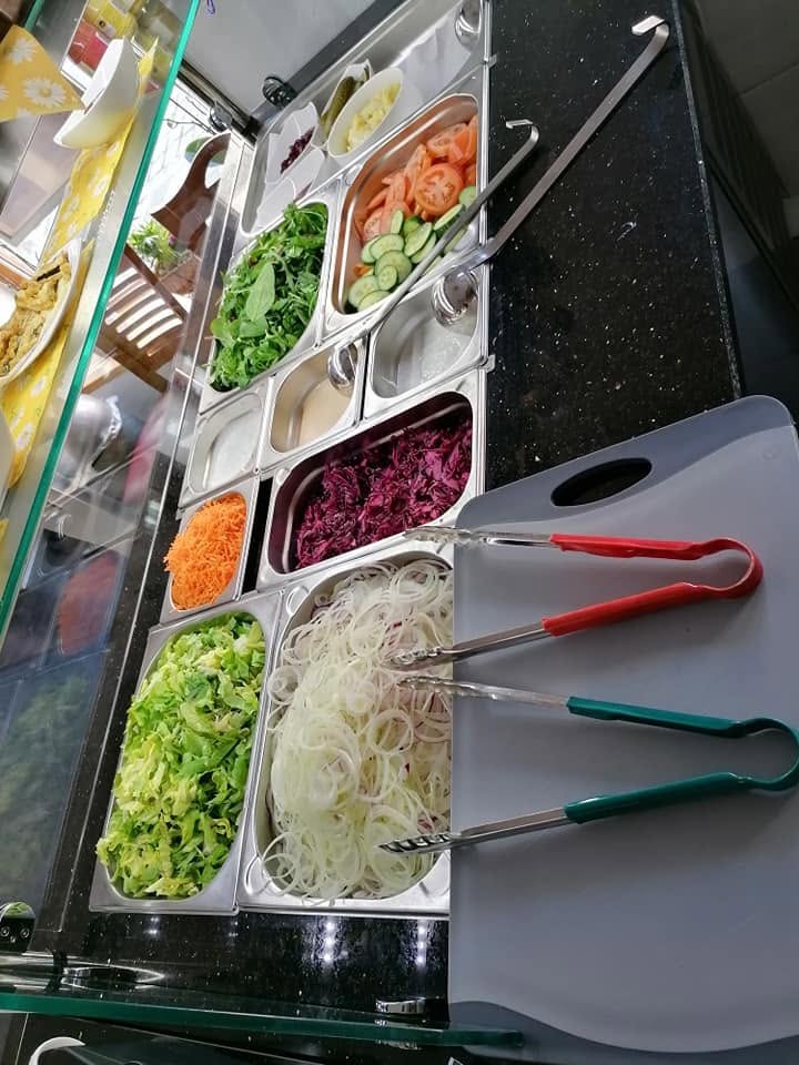 Frische Zutaten an der Zubereitungstheke